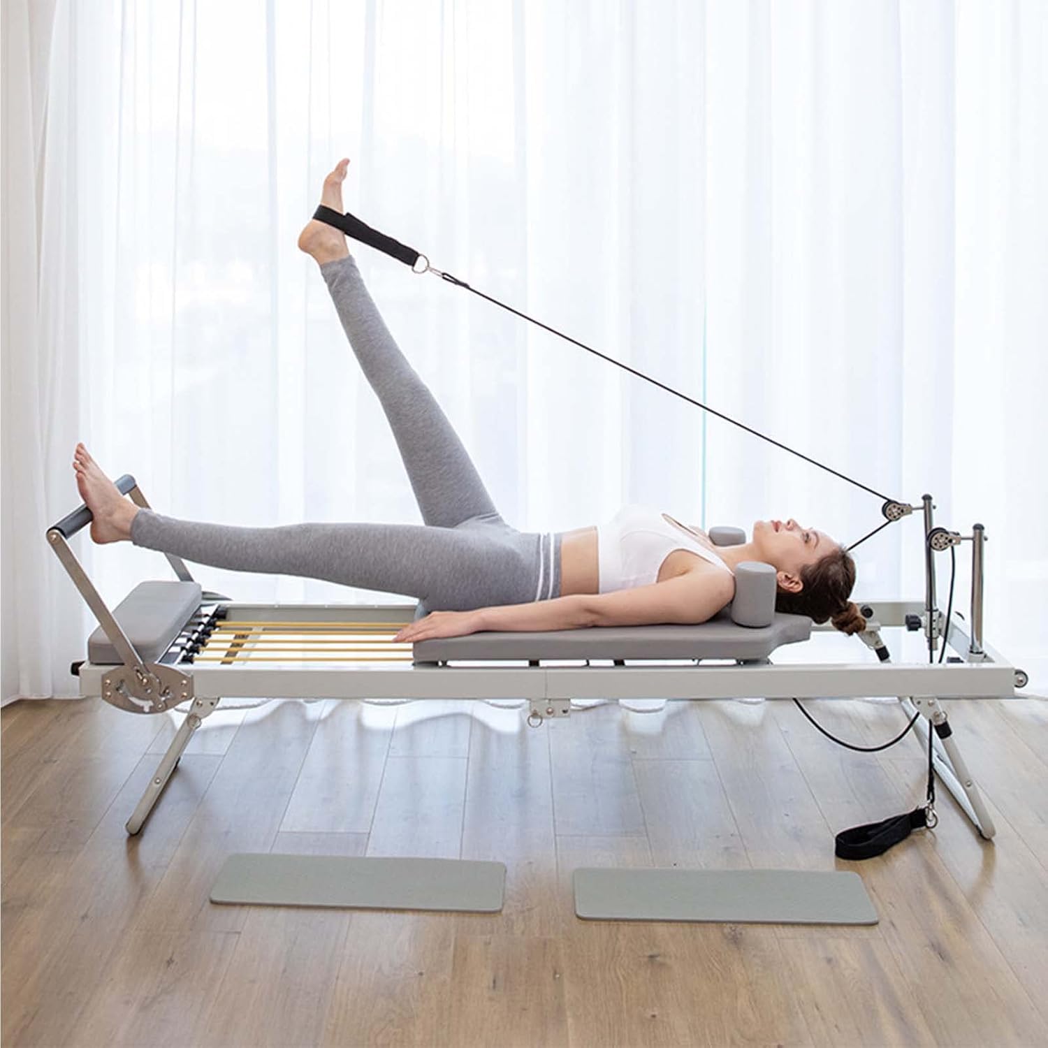 Faltbare Pilates-Reformer-Maschine – Yoga-Ausrüstung mit Einstellbarer Intensität für Heimübungen, multifunktionales Fitnessbett mit Pilates-Reformer, Beige, 175 x 57 x 72,5 cm