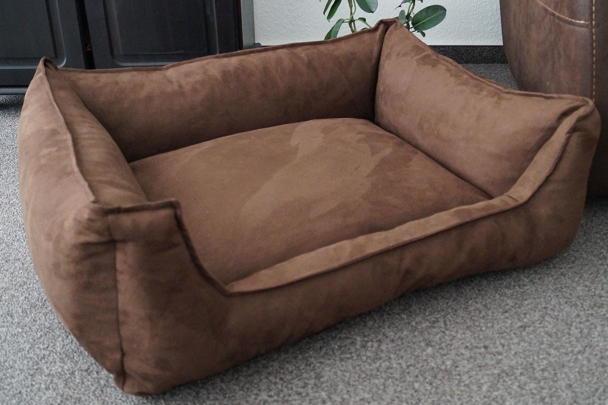 Hundebettenmanufaktur Hundebett Wildlederoptik Hundesofa Schlafplatz Velluto waschbar Farbe und Größe wählbar (90 cm X 70 cm, Alcantara braun)