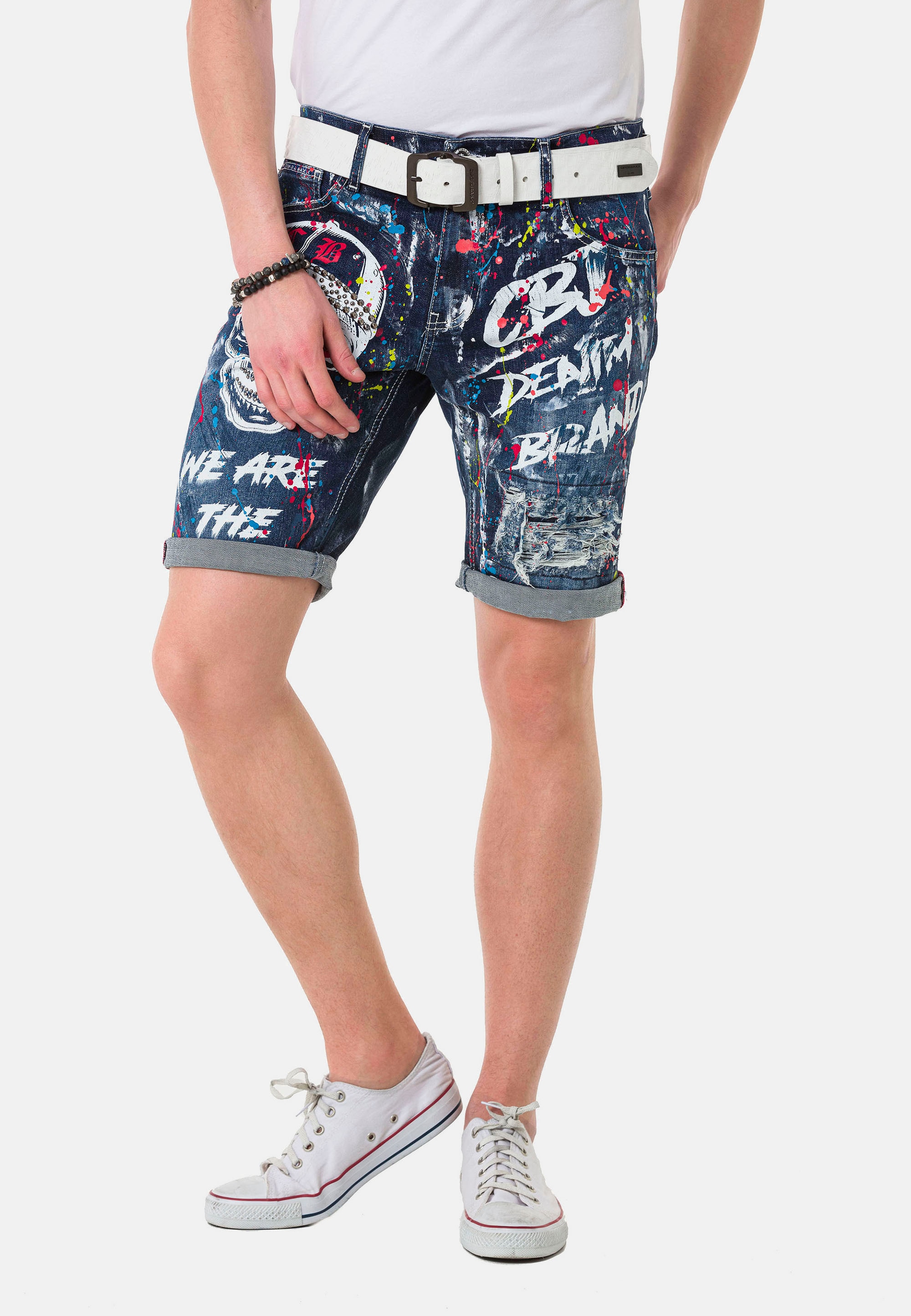 Cipo & Baxx Shorts, mit auffälligem Skull-Motiv