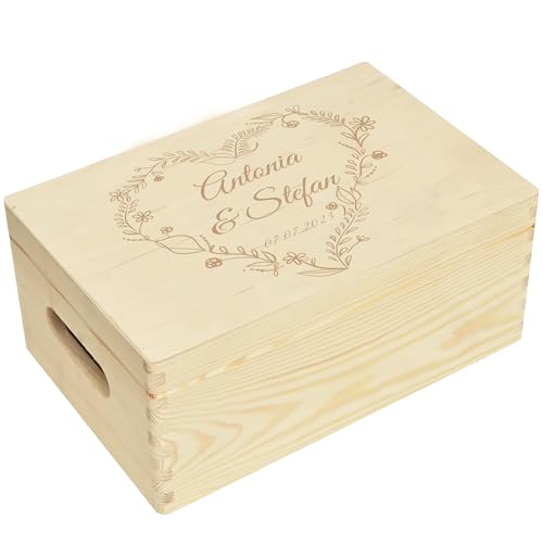 CHICCIE Holzbox zur Hochzeit Personalisiert Herzkranz Namen 30x20x14cm Natur