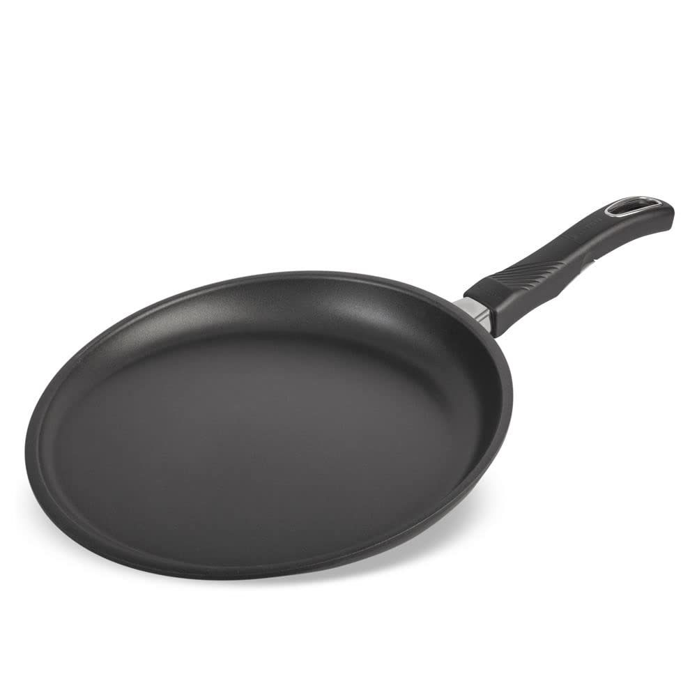 Original Gundel GUSS-CREPES-PFANNE INDUKTION flach, Ø 28 cm, Höhe 1 cm, BIOTAN-Oberfläche, PFOA-frei, Akku-Therm Boden - abnehmbarer Designer-Stiel