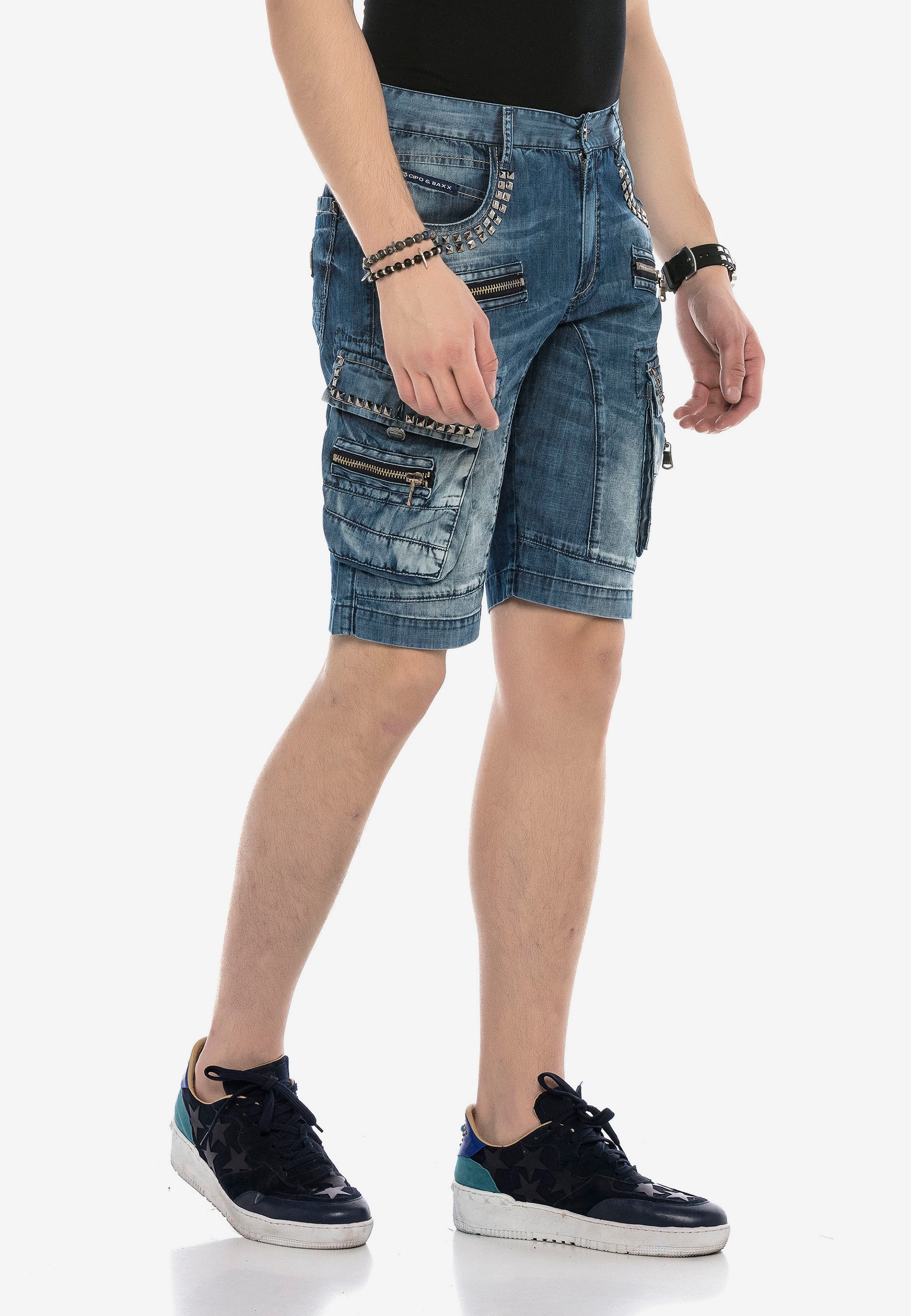 Cipo & Baxx Shorts, mit Nieten und Cargotaschen 2