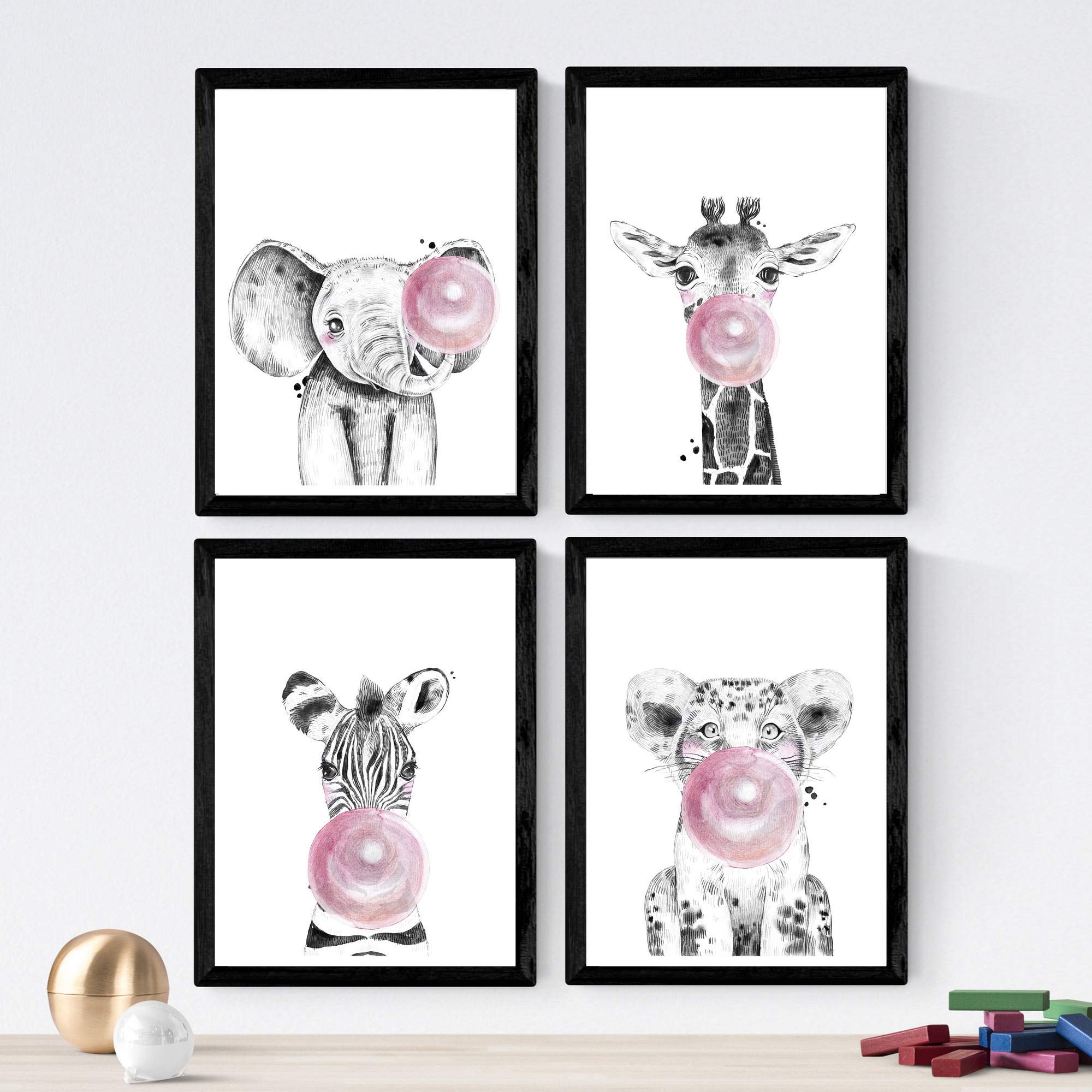 Nacnic Poster für Kinderzimmer. Wilde Tiere in schwarz-weiß mit rosa Kaugummi. Elefant, Giraffe, Zebra und Löwe. Baby-Kinder Deko. A3 ohne Rahmen.