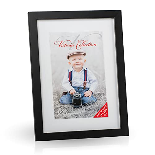 Klassischer Holz Bilderrahmen für DIN A4 Fotos - Fotorahmen in Schwarz mit Echtem Glas für Schöne Momente | Freistehender Holzrahmen geeignet für Tisch & Wand, Hoch- & Querformat