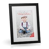 Klassischer Holz Bilderrahmen für DIN A4 Fotos - Fotorahmen in Schwarz mit Echtem Glas für Schöne Momente | Freistehender Holzrahmen geeignet für Tisch & Wand, Hoch- & Querformat