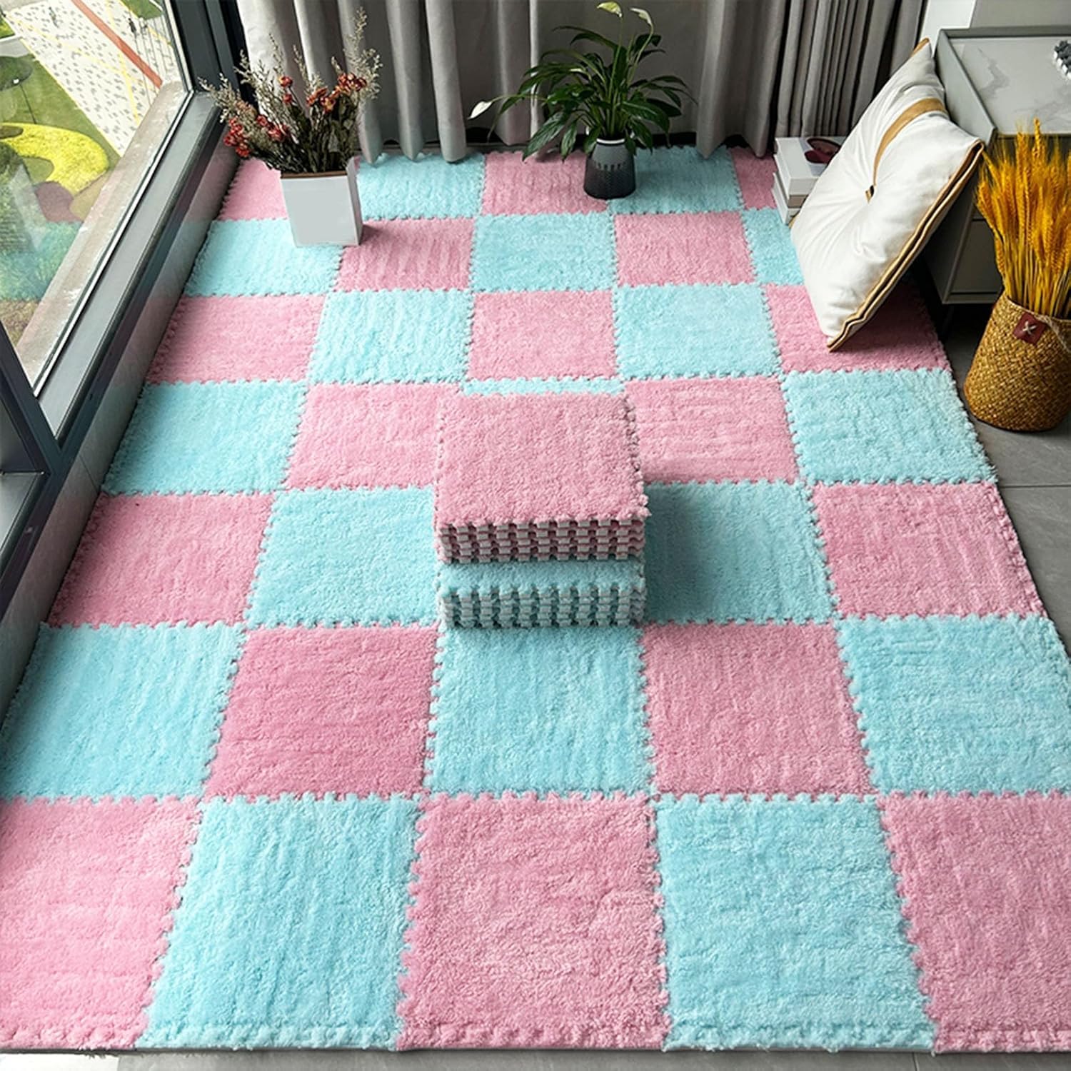 30 Stück Flauschige 30,5 x 30,5 cm große Teppichquadrate, ineinandergreifende Plüsch-Bodenfliesen, Puzzleteil-Bodenmatte, Puzzlematte für Spielzimmer, Wohnzimmer, Hellblau + Rosa, 0,39 Zoll