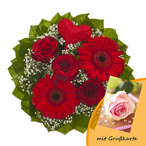 Dominik Blumen und Pflanzen, Blumenstrauß "Mit Liebe" aus roten Rosen, roten Gerbera, weißem Schleierkraut und Dekoherz aus Sisal und Grußkarte "Rosen"