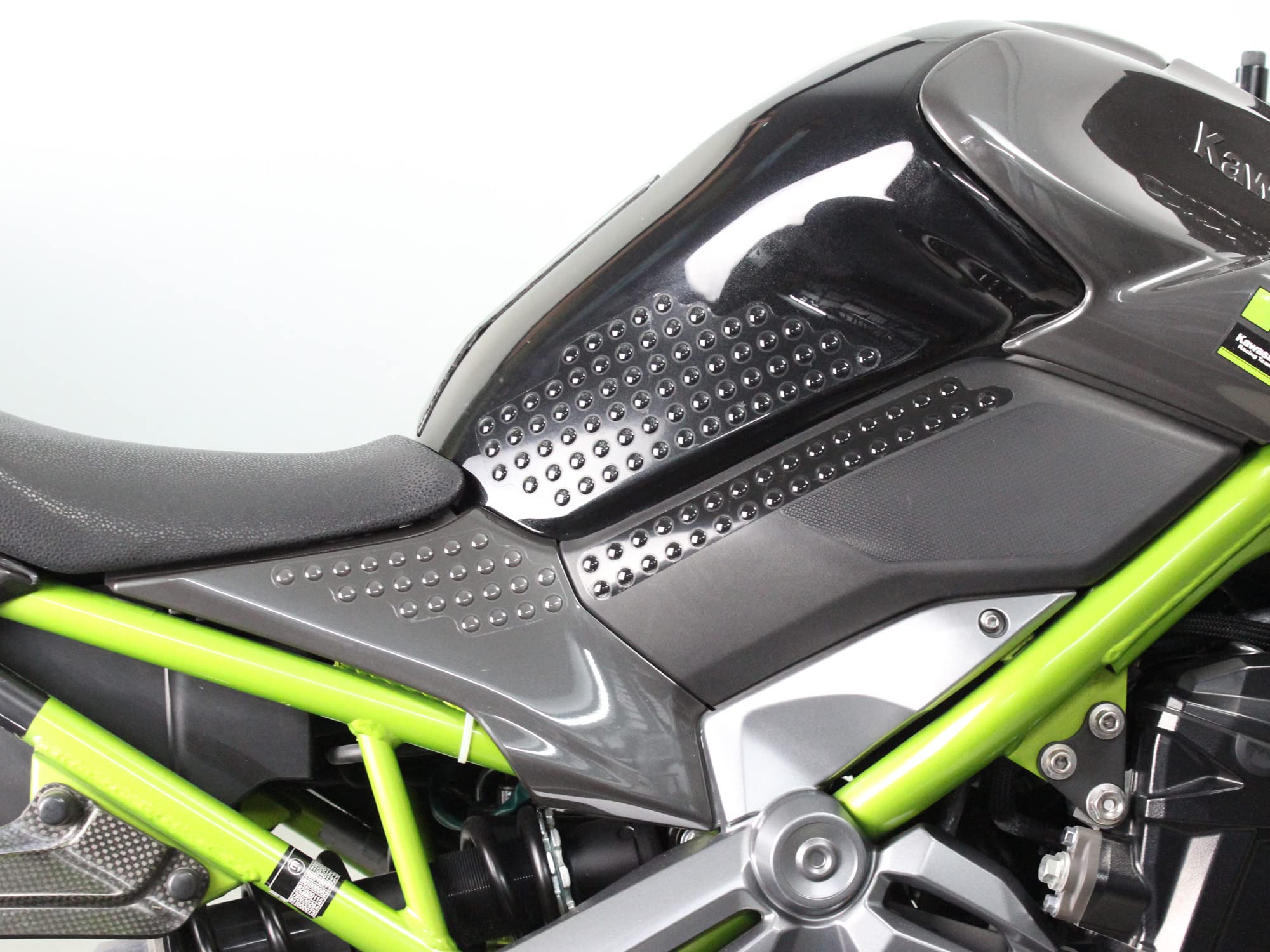 Uniracing Dimple Grip für Kawasaki Z900 2017-23. Schwarz