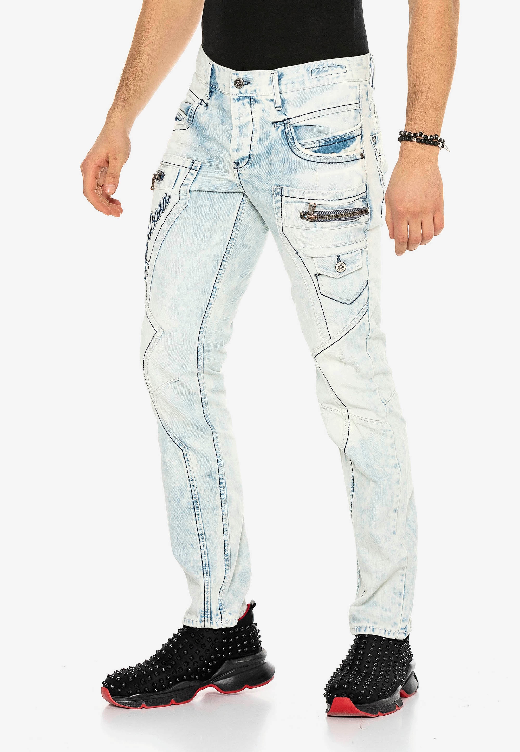 Cipo & Baxx Bequeme Jeans, mit bestickten Nähten in Straight Fit 2