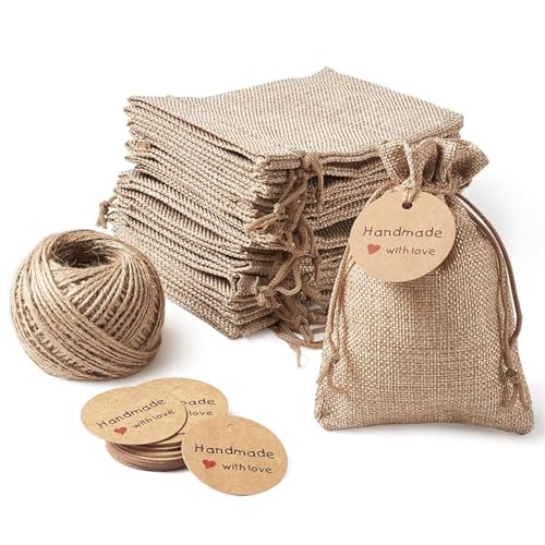 Crepundia Jute Beutel mit Kordelzug, 30 stücke Kordelzug Sackleinen Taschen Geschenk Verpackung Beutel Kraftpapier Preis Tags Hanfkabel Schnur für Schmuck Display Hochzeit Favoriten Tasche(Burlywood)