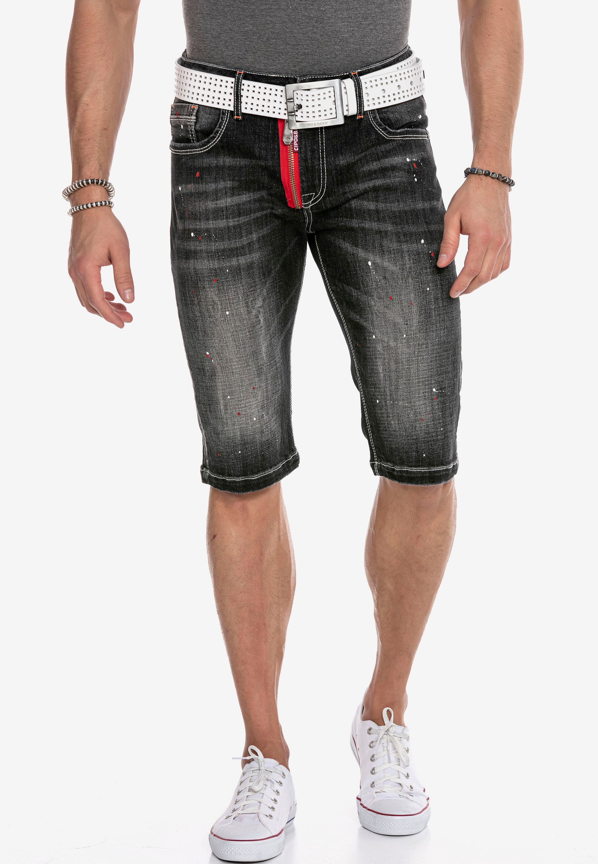 Cipo & Baxx Shorts, mit trendigen Farbklecksen