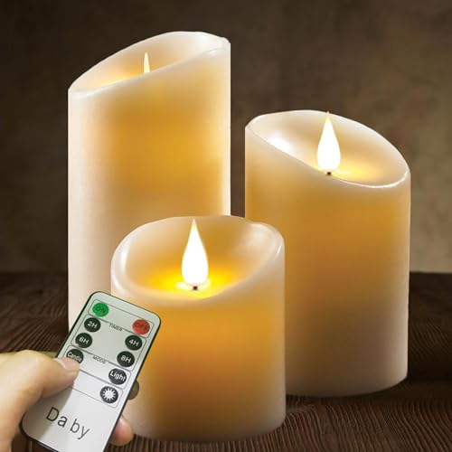LED Kerzen von Da by, Flammenlose Kerze 300 Stunden Batterie Dekorative Kerzen Set 3 (10cm, 12.8cm, 15.2cm). Die echt blinkende LED-Flamme ist aus elfenbeinfarbenem Echtwachs gefertigt.10-Tasten-Fern