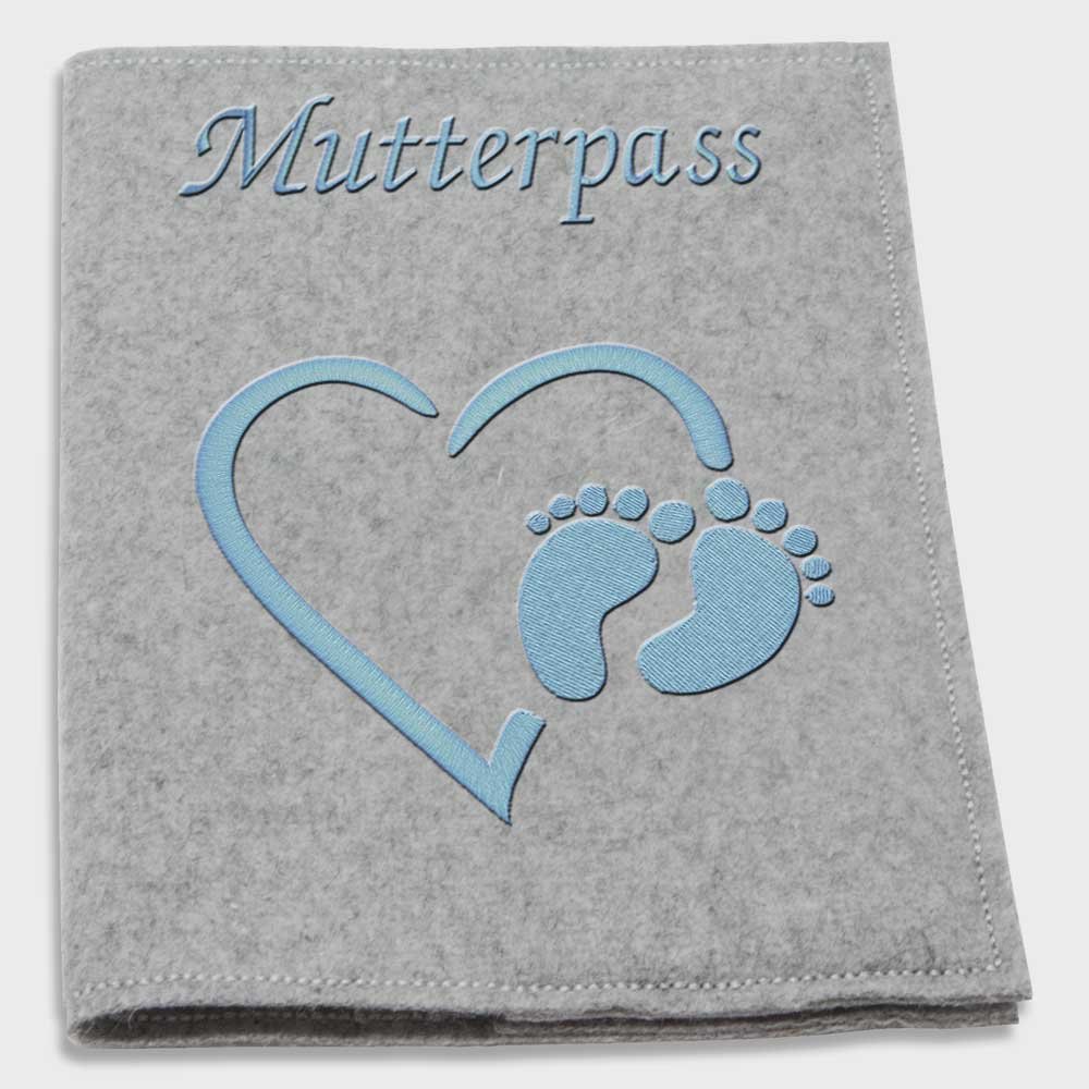 Mutterpass-hülle Wollfilz bestickt Motiv Herz blau mit Füßen Filzfarbwahl hellgrau grau dunkelgrau Handarbeit passend für den deutschen Mutterpass (hellgrau)