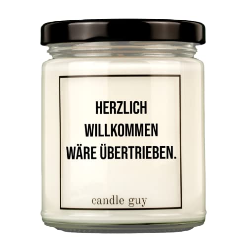 candle guy Duftkerze | Herzlich willkommen wäre übertrieben. | Handgemacht aus 100% Sojawachs | 70 Stunden Brenndauer