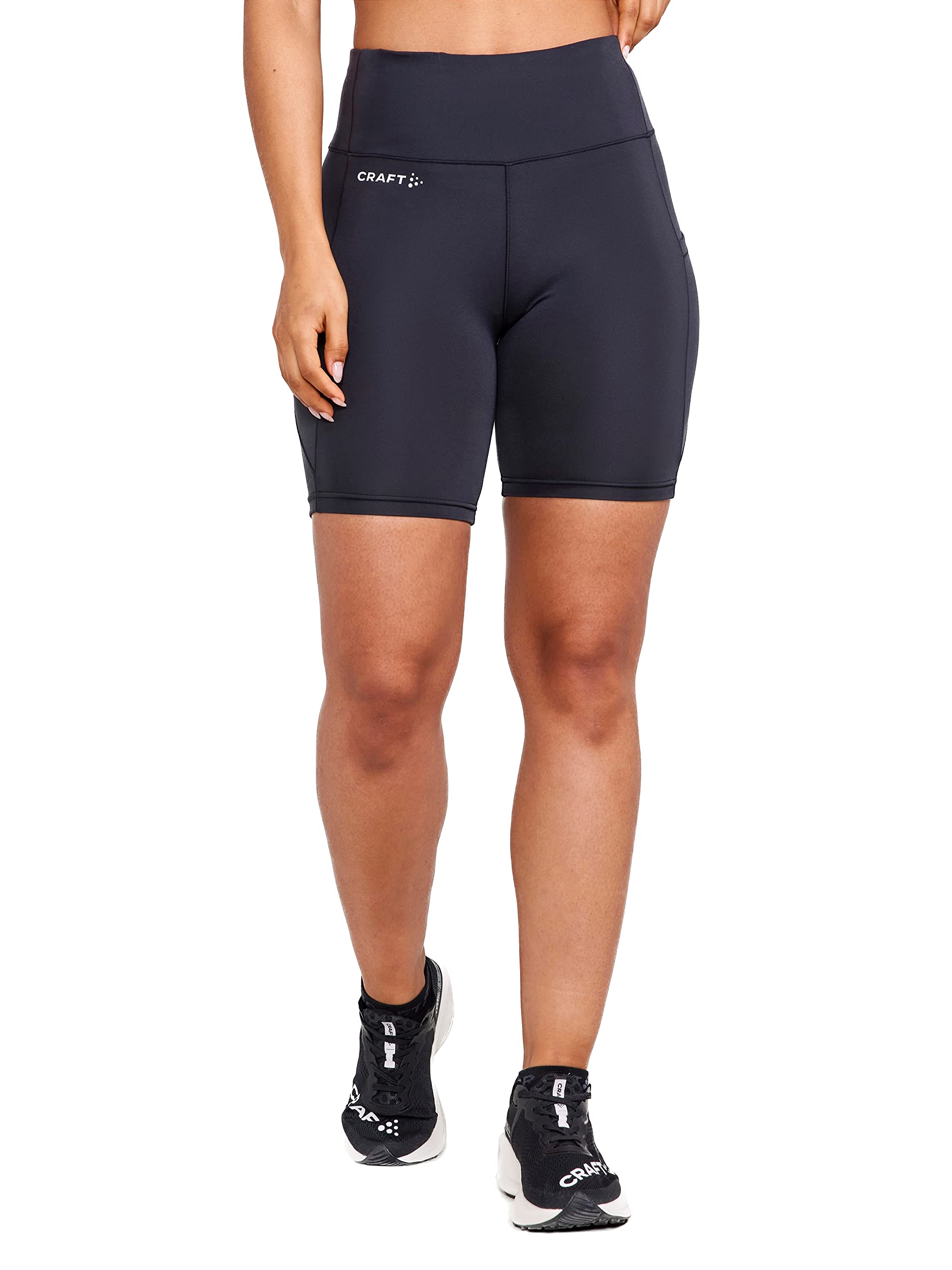 Craft ADV Essence Short Tights 2 | Kurze Sporthose Damen M | Black | Radlerhose Damen mit extra breitem Bund mit Kordelzug | Recycelter Polyester | 2 große Taschen | Kleine Schlüsseltasche