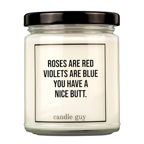 candle guy Duftkerze | Roses Are Red Violets Are Blue You Have A Nice Butt | Handgemacht aus 100% Sojawachs | 70 Stunden Brenndauer