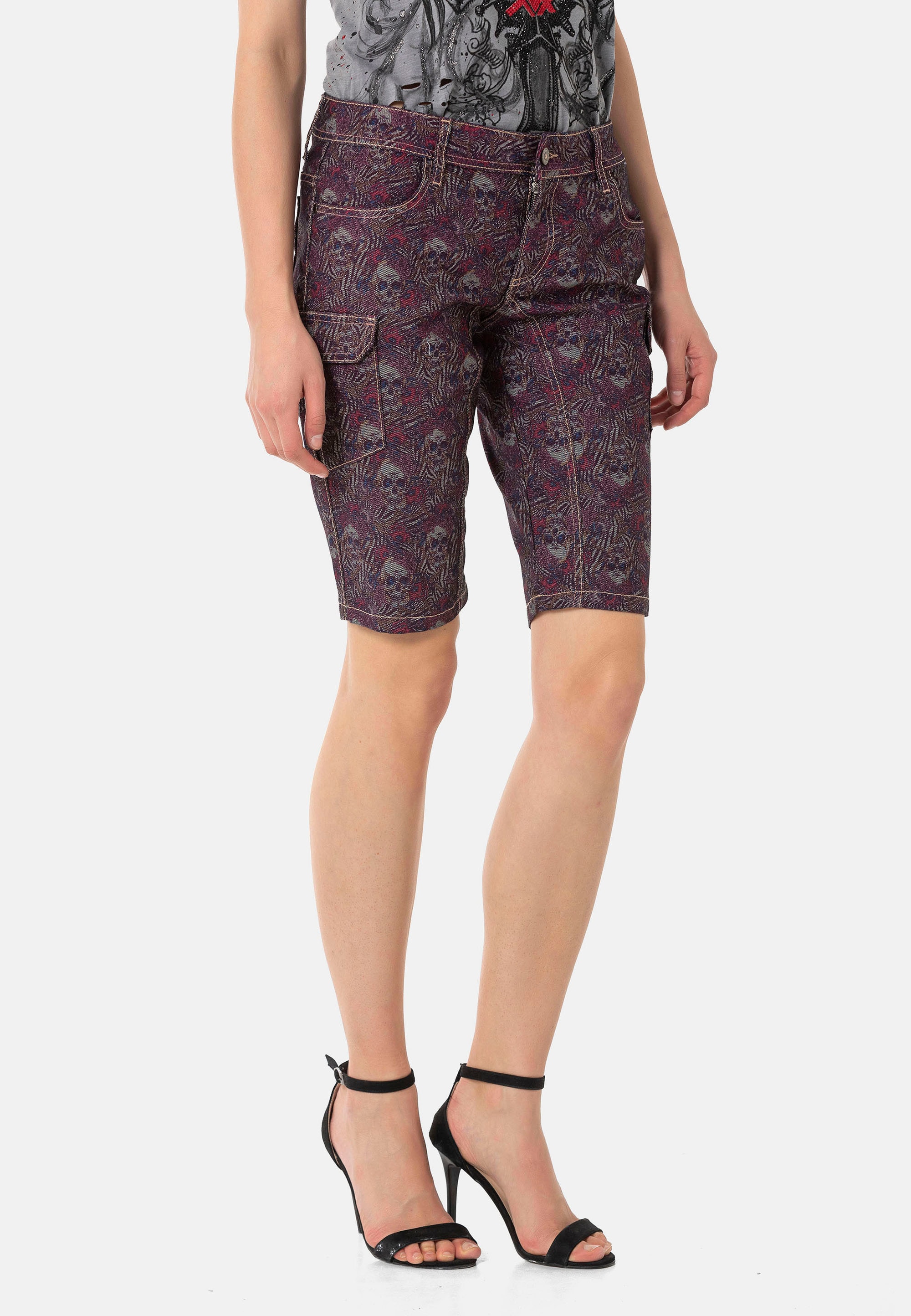 Cipo & Baxx Shorts, mit trendigem Allover-Muster