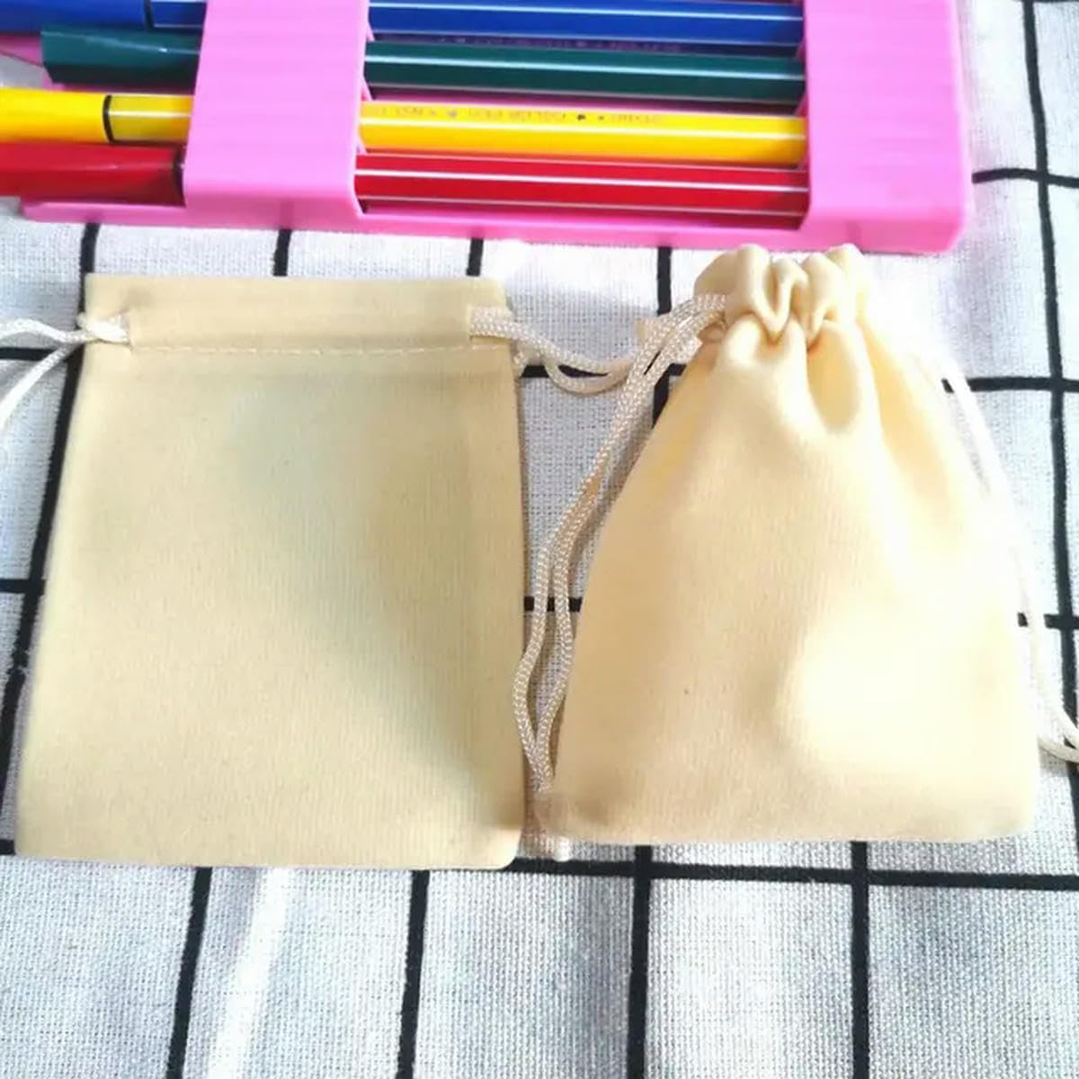 100 Stück/Lot 5 x 7 7 x 9 9 x 12 10 x 16 cm, bunte Samt-Geschenktüten und kleine Beutel, Schmuckverpackungsbeutel, Samt-Verpackungsbeutel mit Kordelzug, Beige, 7 x 9 cm