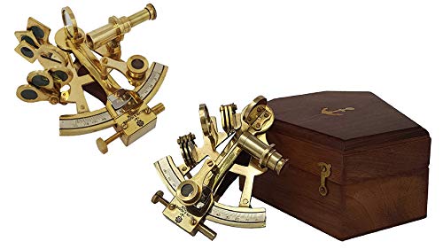 Nautische Marine-Navigation, antikes Navigationssextant mit massiver Holzkiste