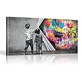 Banksy Graffiti-Kind Ungedeckte Gerechtigkeit, übergroßer Wand-Kunstdruck, Junge hinter dem Vorhang, Bilddekoration, 31,50 x 68,9 Zoll (80 x 175 cm), mit Rahmen