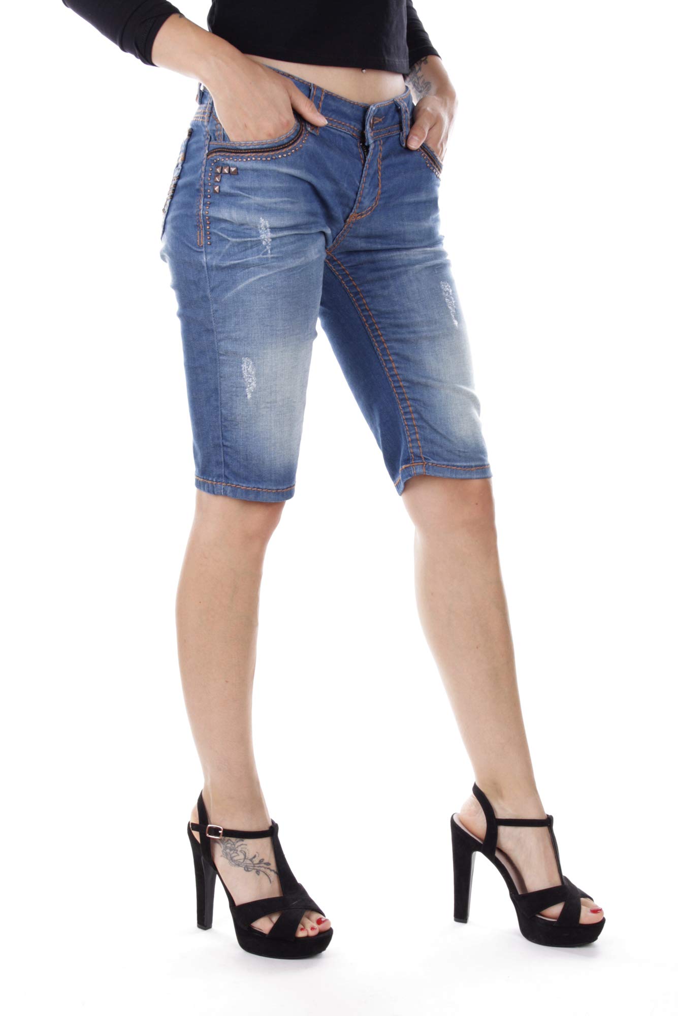 Cipo & Baxx Damen Capri Bermuda Jeansshorts Kurze Hose Denim Jeans Shorts Freizeit Casual Nieten Nähten WK144 Blau W27