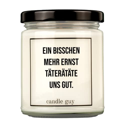 candle guy Duftkerze | Ein bisschen mehr Ernst täterätäte uns gut. | Handgemacht aus 100% Sojawachs | 70 Stunden Brenndauer