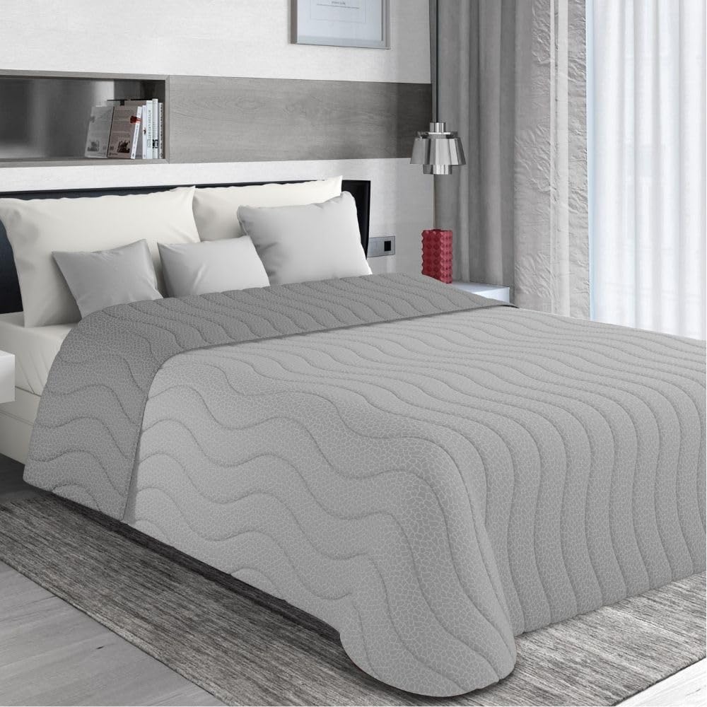 MAXIME MAISON - Tagesdecke 240x260 cm Grau/Silber Wendedesign, Tagesdecken Herbst/Frühling (100 gr/mq) Steppdecke Doppelbett Unterfüttert, Gesteppt, Weiche Mikrofaser, Made in Italy